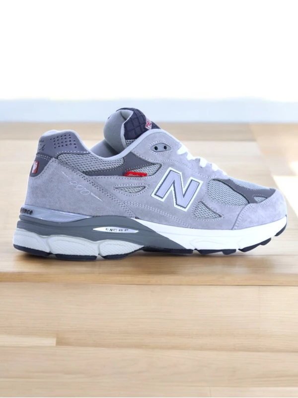 New Balance 990