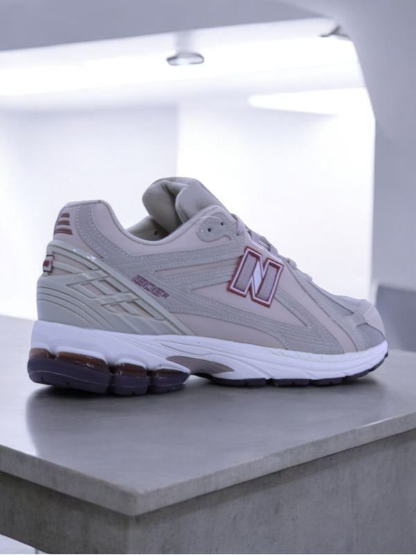 New Balance 1906
