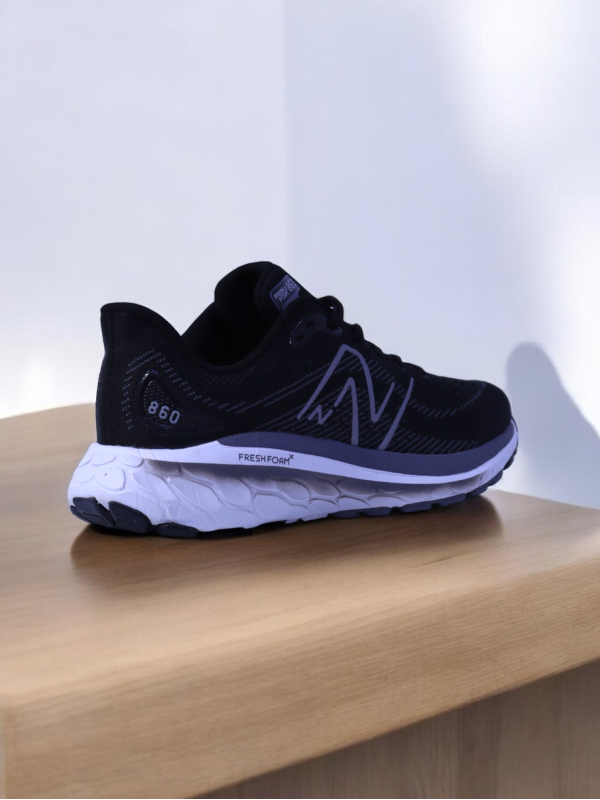 New Balance 860