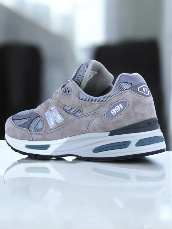 New Balance 991