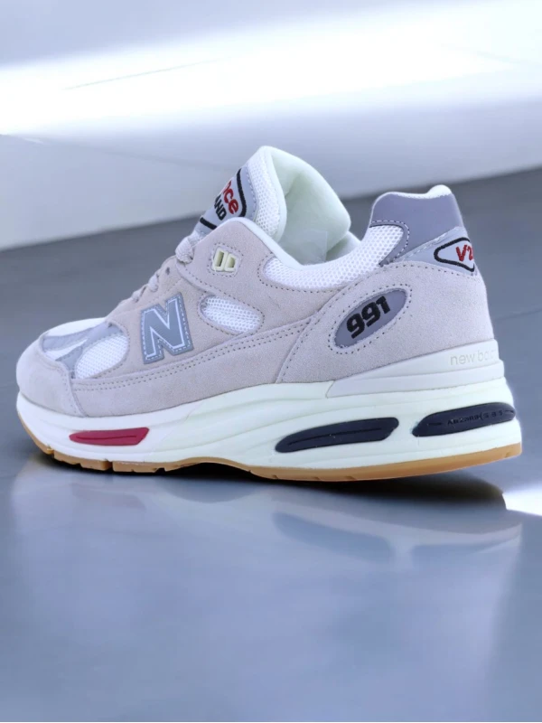 New Balance 991