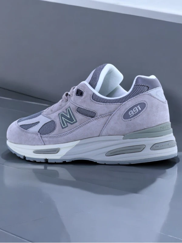 New Balance 991