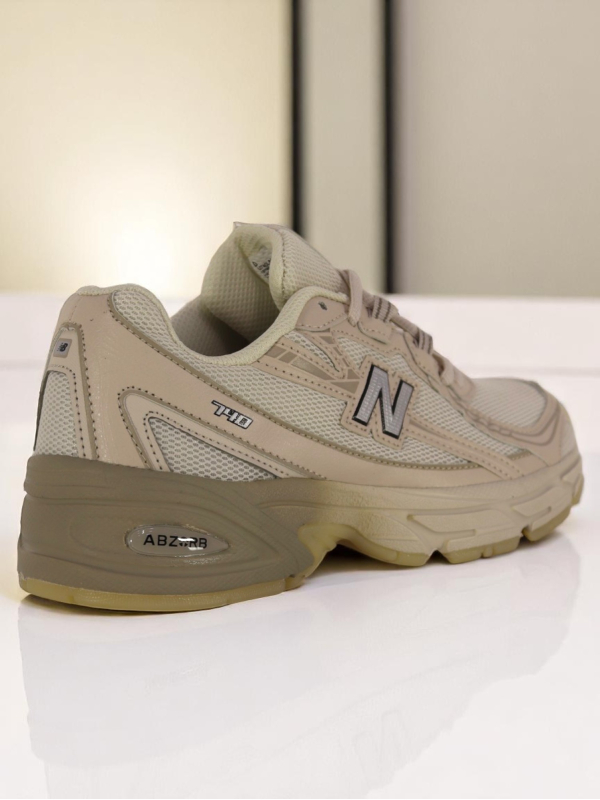New Balance 740