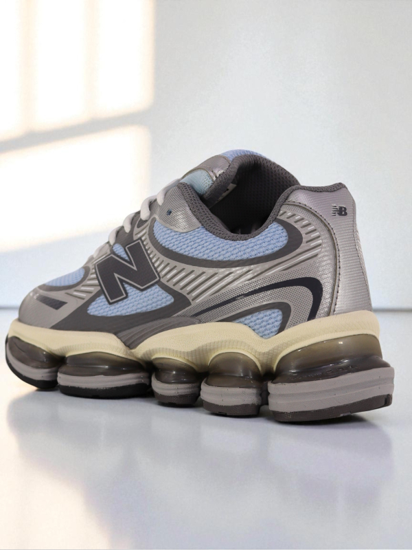 New Balance 2000