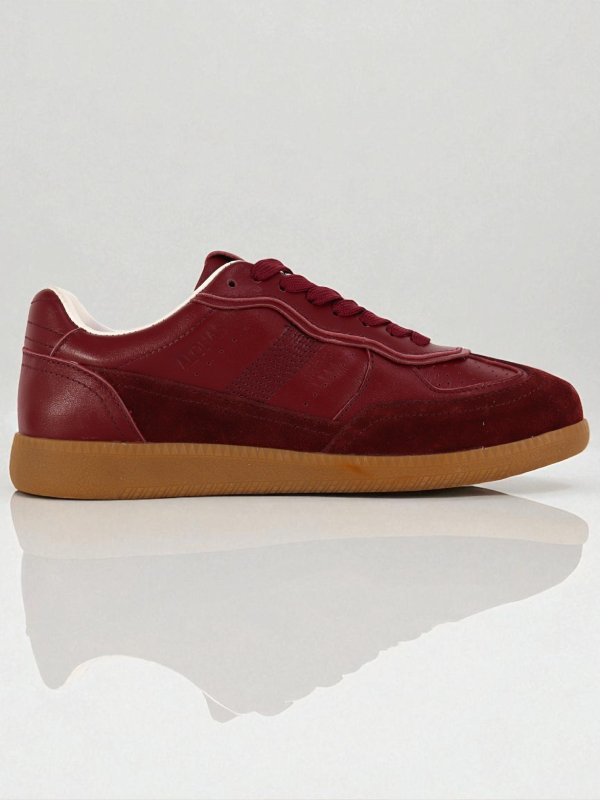 Alohas Sneakers